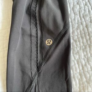 Women’s lululemon crop.